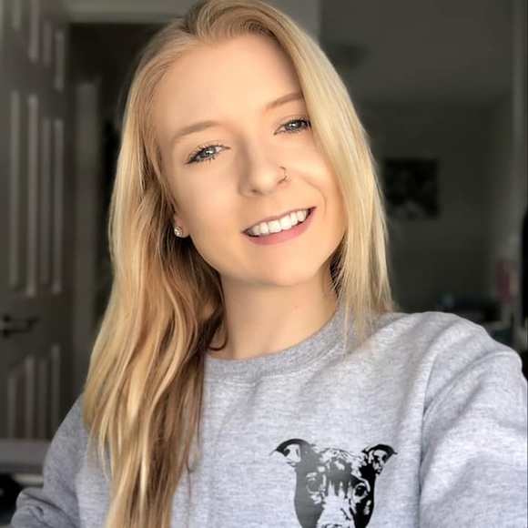 Meet your Posher, Becca - Picture 1 of 1